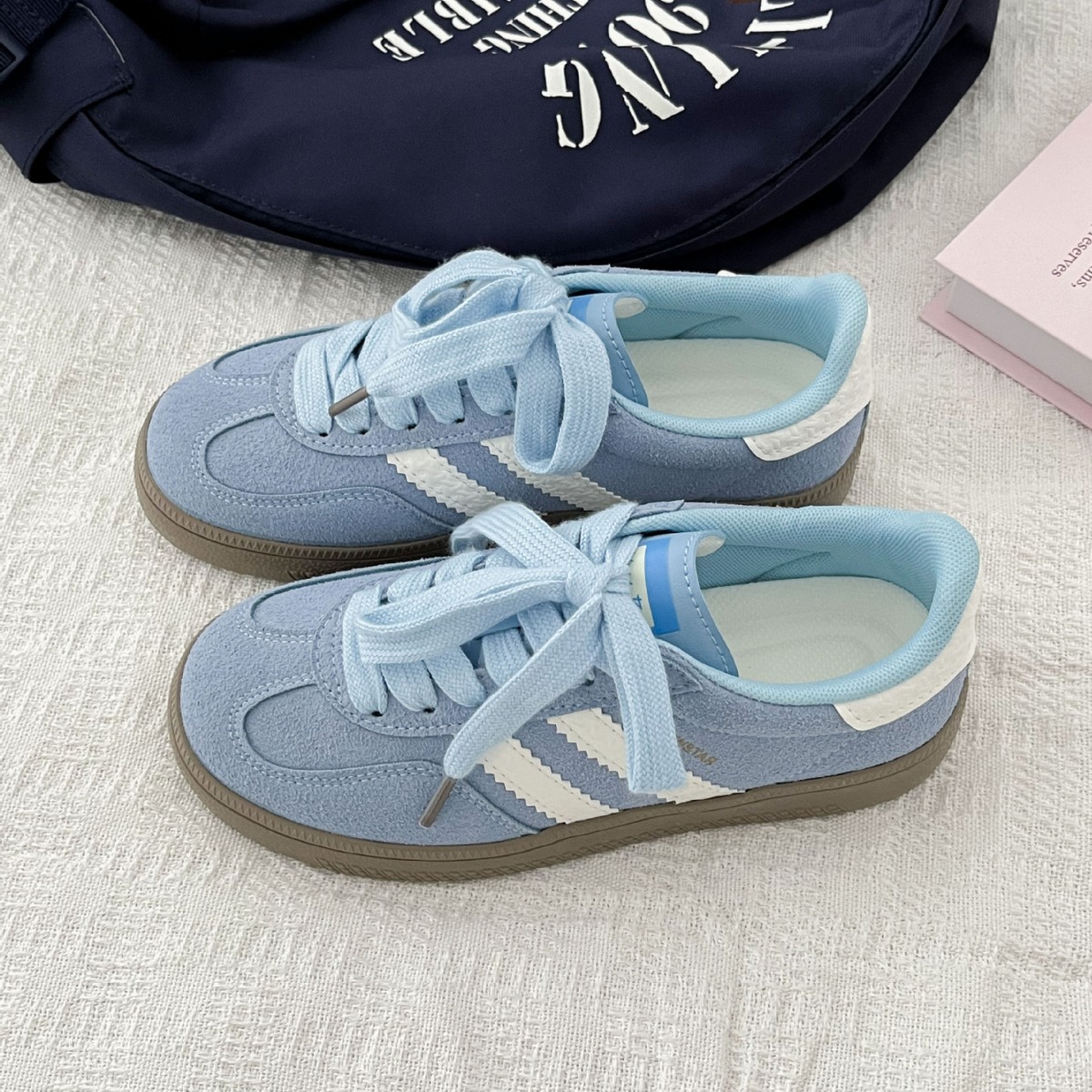 Vintage-style sneakers for wom - Guipure Lace Panel 评论和价格